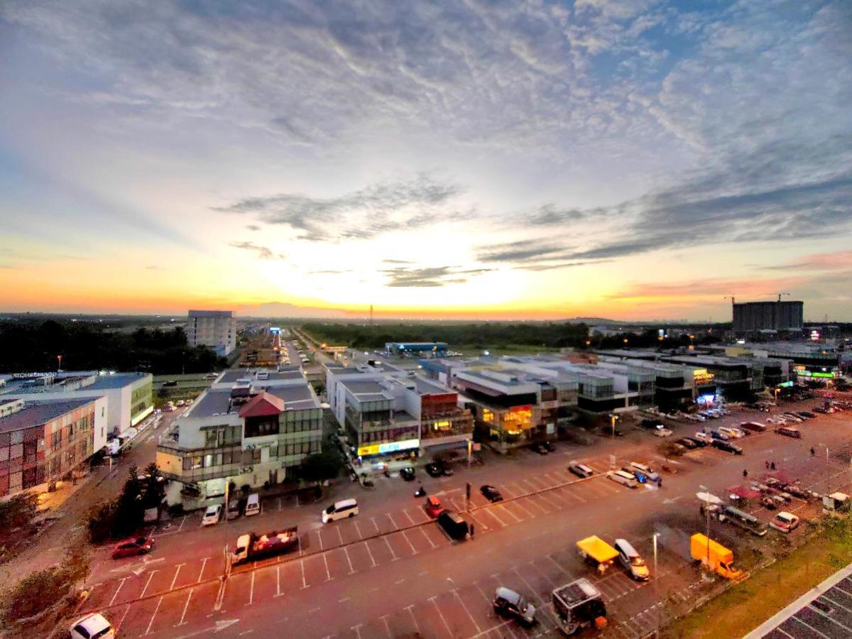 Alanis Residence 7 Pax @ Sepang Klia Kota Warisan Exterior foto