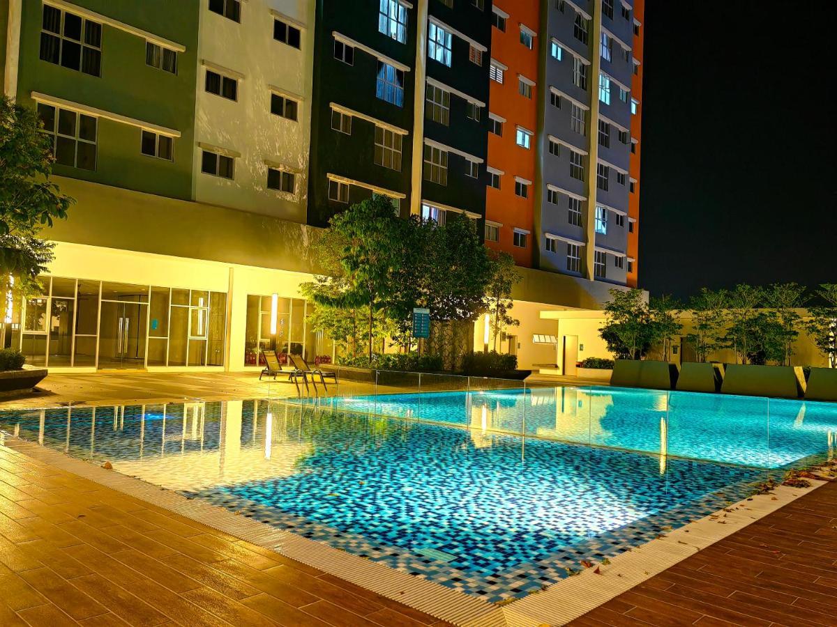 Alanis Residence 7 Pax @ Sepang Klia Kota Warisan Exterior foto