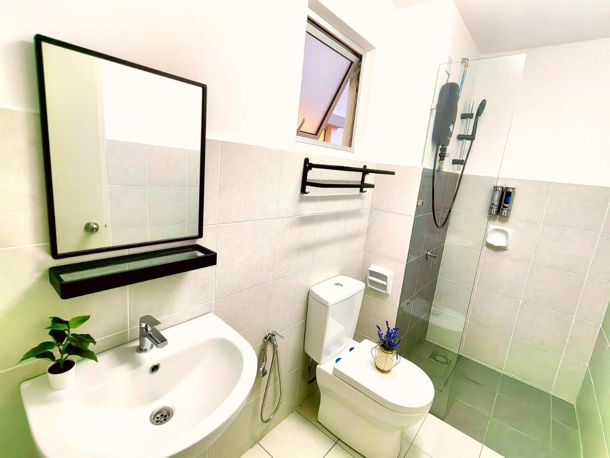 Alanis Residence 7 Pax @ Sepang Klia Kota Warisan Exterior foto