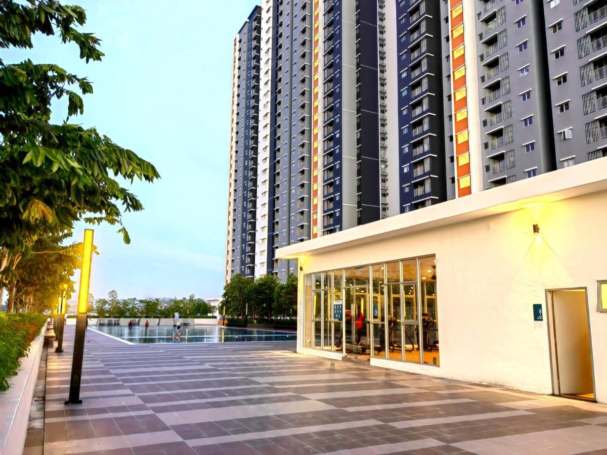 Alanis Residence 7 Pax @ Sepang Klia Kota Warisan Exterior foto